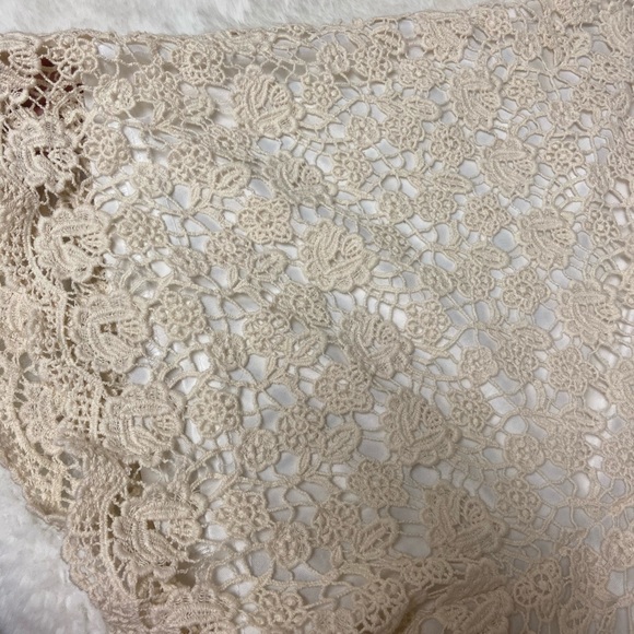 NWT! Alice & YOU lace flowers slip on cream shorts - Picture 3 of 9